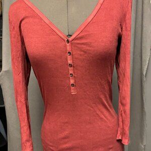 Guess - Red textured 3/4 length sleeves with v-neck and button details  - Size L